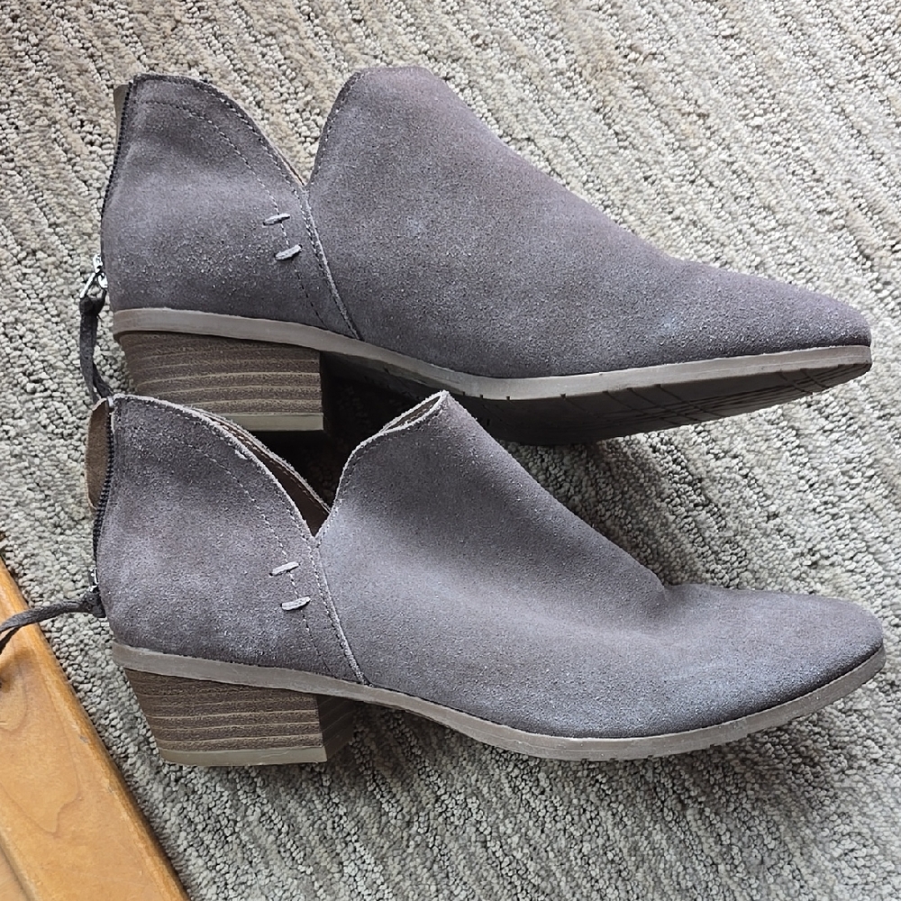 Reaction Kenneth Cole Gray Suede Ankle Booties